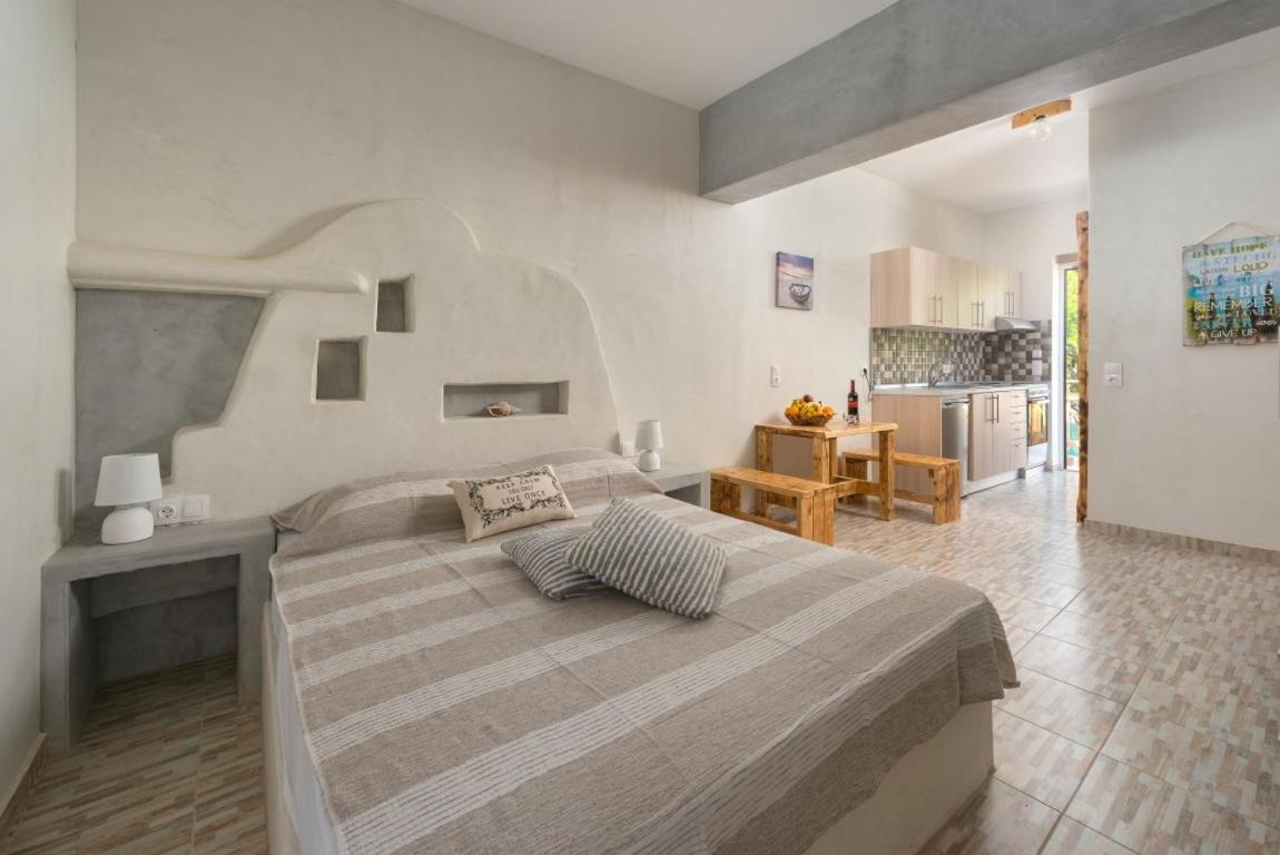 Christos Studios And Family Apartments Stegna Pokoj fotografie